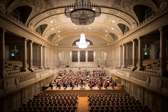 Photo of a symphony orchestra to illustrate a comparison to server resources